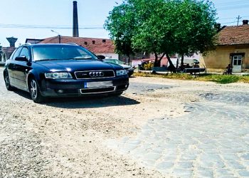 Pase între autorități! Drumul din cartierul Mondial Bocșei așteaptă asfalt de peste trei decenii