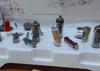 Nostalgie! Expoziție de carte tehnică, lămpi pentru televizoare, tranzistori și diode din anii `70, la Biblioteca Municipală