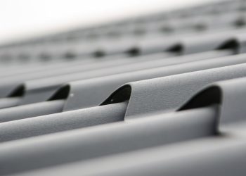 Tablă cutată, țiglă metalică, din beton sau ceramică – care este varianta de care acoperișul tău are nevoie?