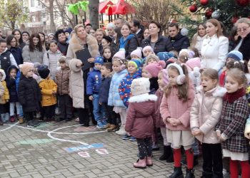 [FOTO] Jumătate de secol de copilărie! Colinde, zâmbete și o poveste de 50 de ani la Grădinița cu Program Prelungit Nr. 5