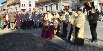 [FOTO] Sărbătoarea Unirii Principatelor Române la Lugoj! Hora Unirii la statuia lui Mihai Viteazul
