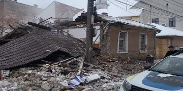 Explozie la sediul Poliției din Lugoj! Trei persoane afectate, două transportate la spital