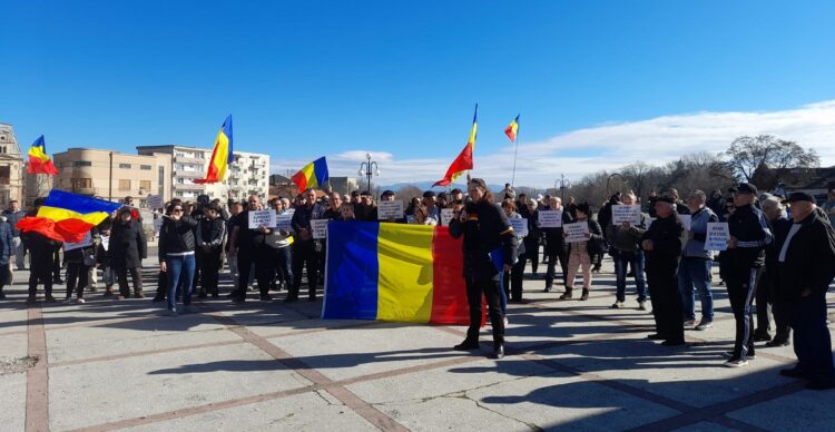 Protest la Lugoj! Aproape 100 de oameni în stradă împotriva taxelor și impozitelor majorate